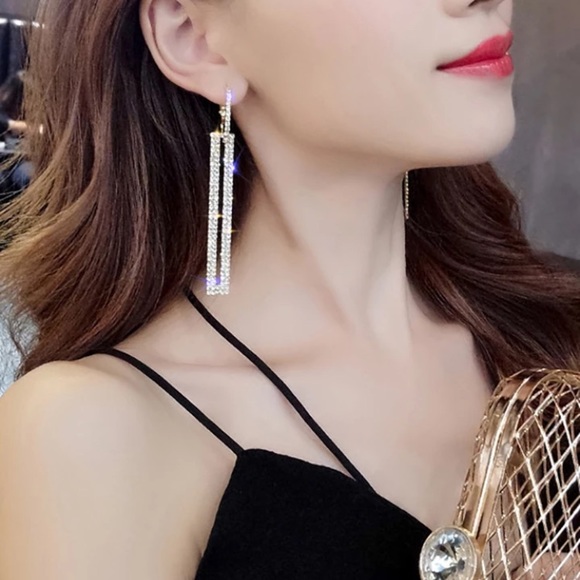 ⭐️ Long Silver Crystals Earrings - Picture 2 of 4